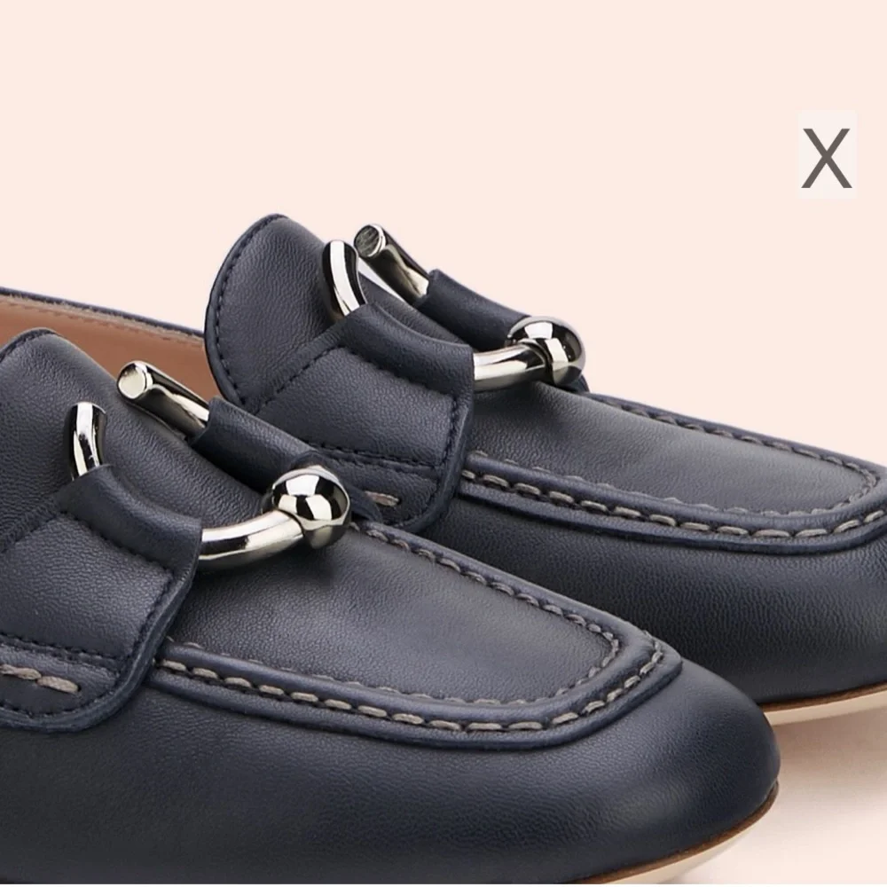 Moccasin with piercing
Midnight SHERYL MOC | AGL
S445.00 size 7.5 - Picture 3 of 16